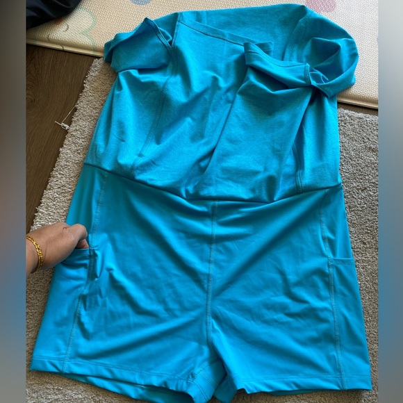 NWT Outdoor Voices Warmup 2.5” Skort in Blizzard. 3 pockets on built in shorts - Picture 4 of 5